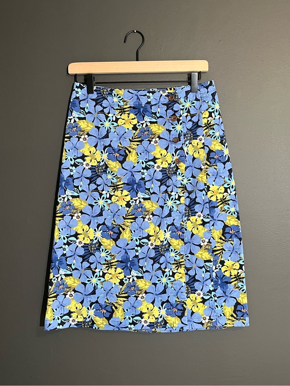 Christopher & Banks Floral Wrap Skirt Size 4 A-Line Knee Length Fall Preppy